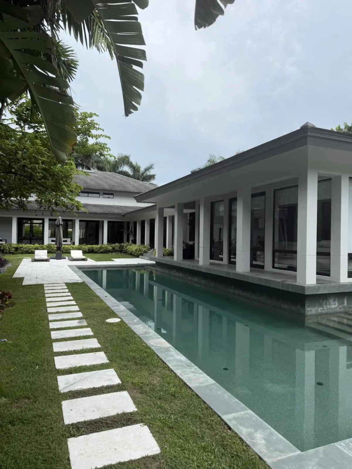 Southwest Florida home with spotless floor-to-ceiling glass beside the pool after window cleaning