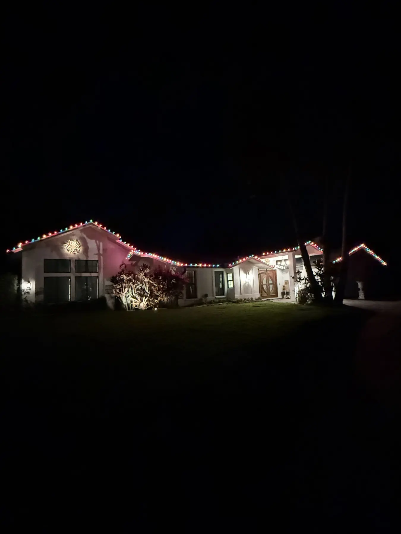 Single-story roofline in classic multicolor at night